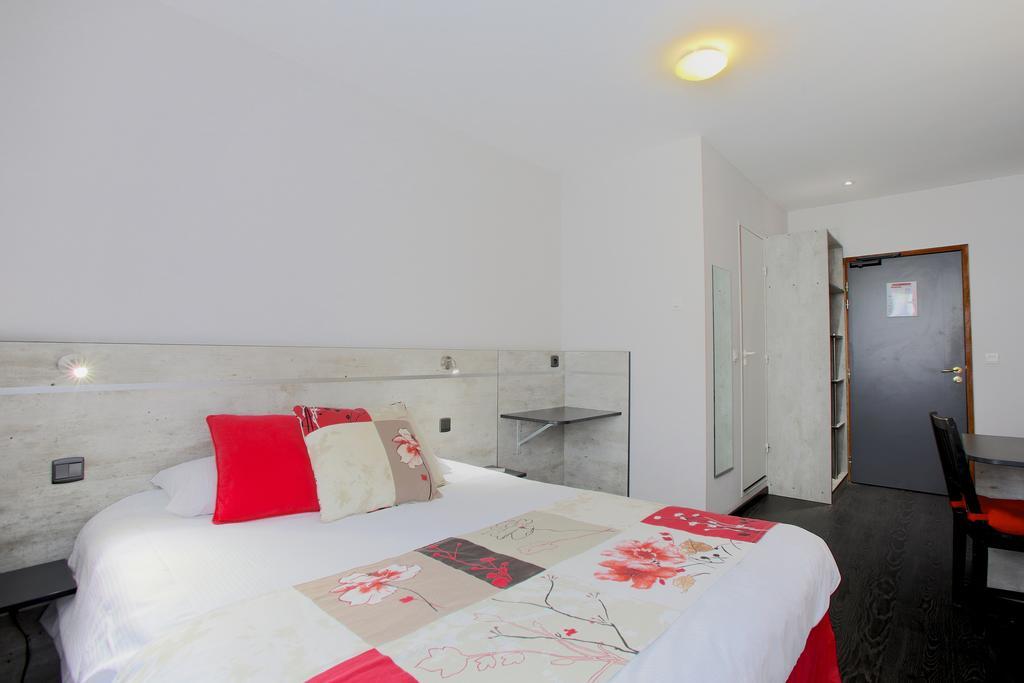 Le Castel Hotel Tain-l'Hermitage Ruang foto